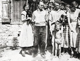 Als Landeroberer in den Pyrenäen Yvès und Pitt Krüger mit Tochter Janine Krüger und Werner Thalheim 1936