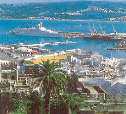 Blick auf Tanger und den Hafen